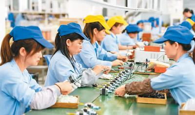 解讀《關于推動外貿穩(wěn)規(guī)模優(yōu)結構的意見》 18條新政“新”在何處